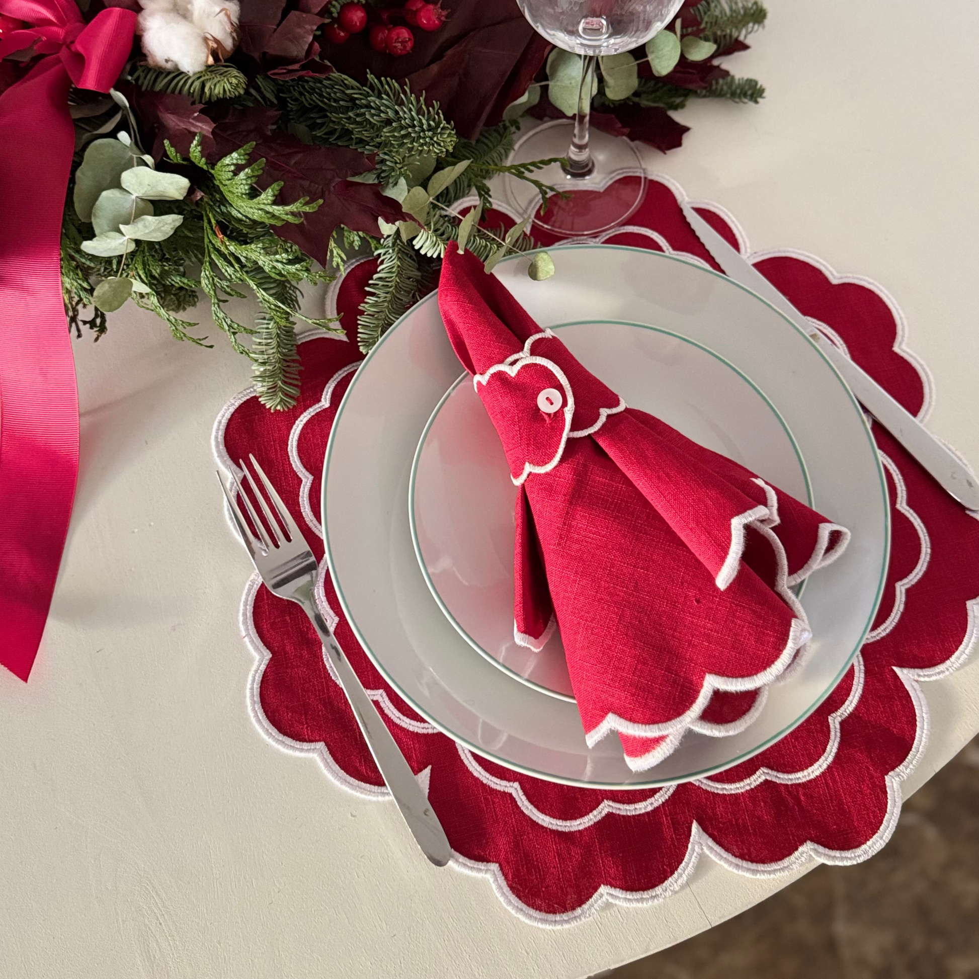 Servilleta roja y blanca